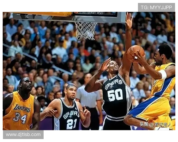 对比奥尼尔，邓肯低位挡拆改变防守重心