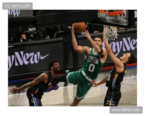 德罗赞中距离持续输出，改变对手防守策略